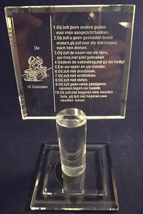 Voet met tekst 10 geboden