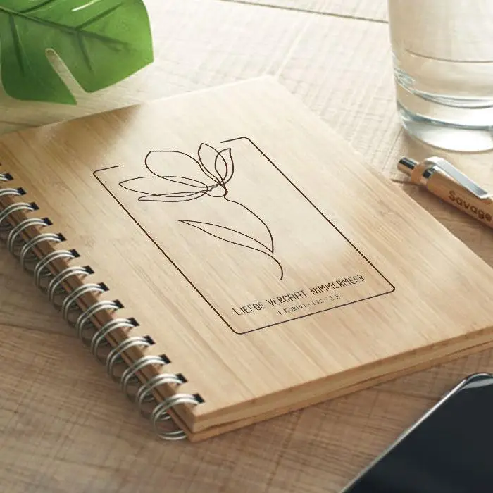 Houten notebook De liefde vergaat nimmer