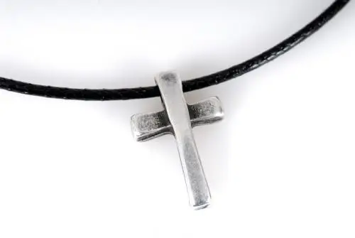 Hanger kruis metaal aan koord